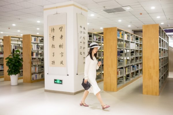 鑫耀证券 挂职局长的发现：为什么某些图书馆会被烂书占领？