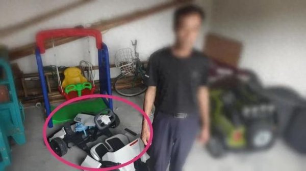亨利投资 上海六旬男子将玩具车开上马路，差点出事！结局亮了